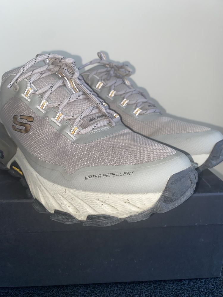 Skechers кросівки 46