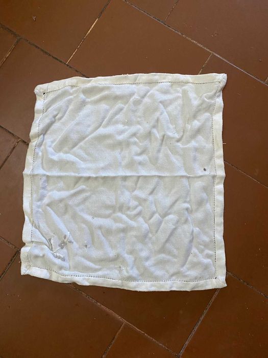 5 guardanapos de pano com detalhe flor