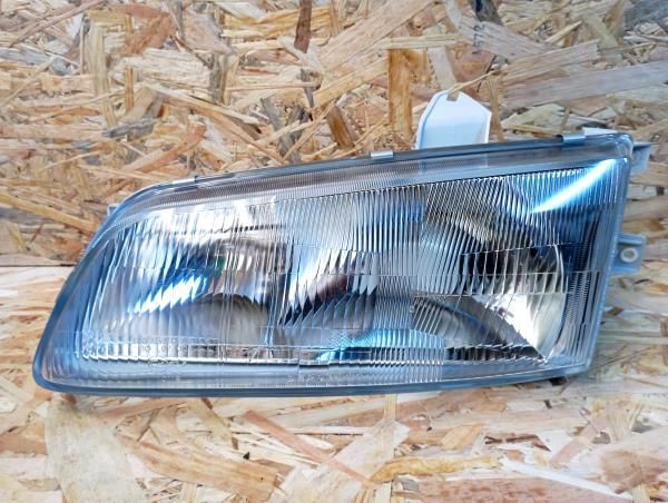 Ótica / farol esquerda HYUNDAI H-1 / Starex (A1)