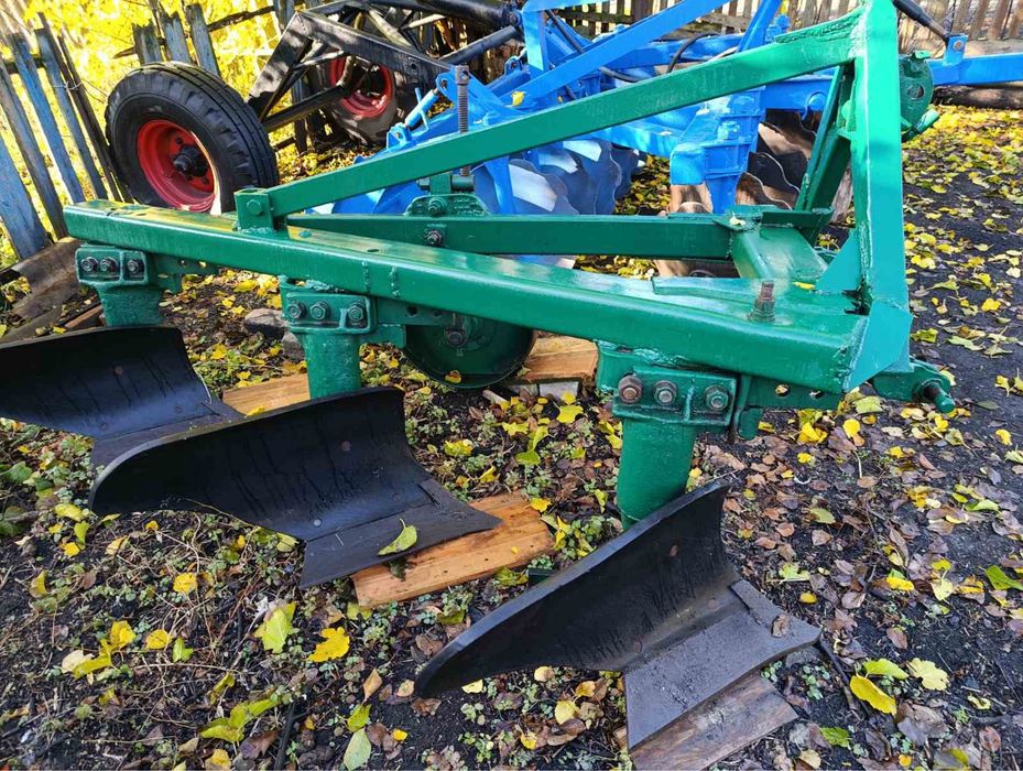 Продам плуг трёх корпусный