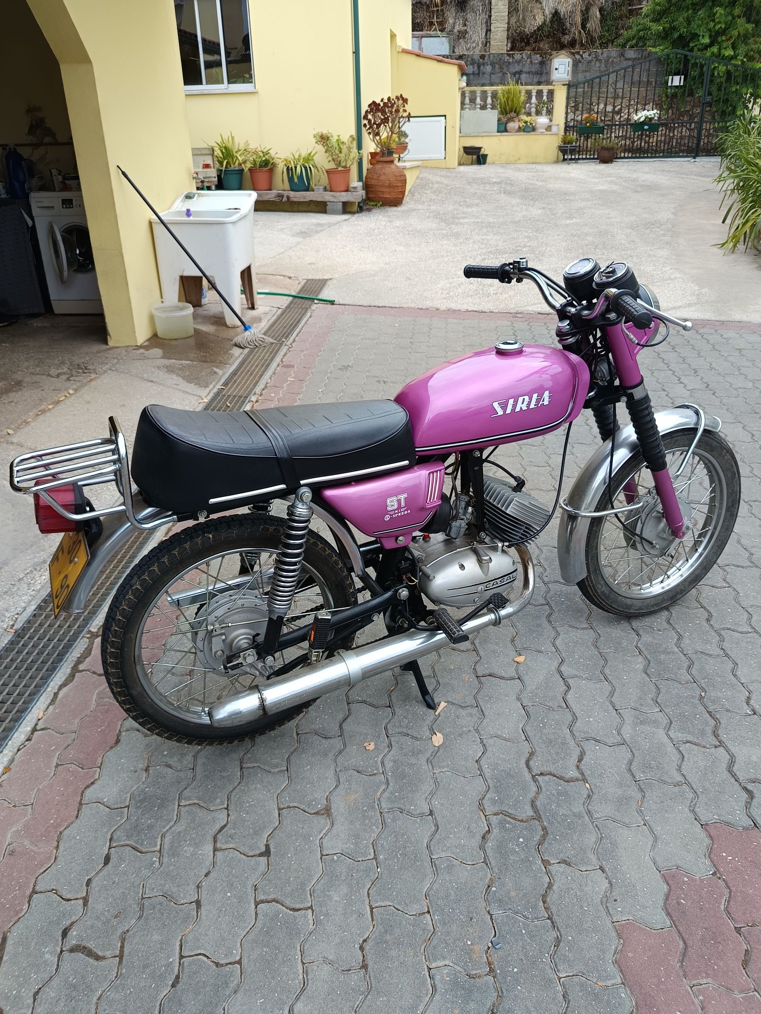 Motorizada Casal Sirla