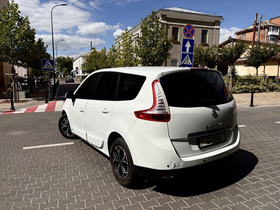 Renault Grand Scenic 2014  дизель 1.5 dCi  290 000 км 10 000 $
