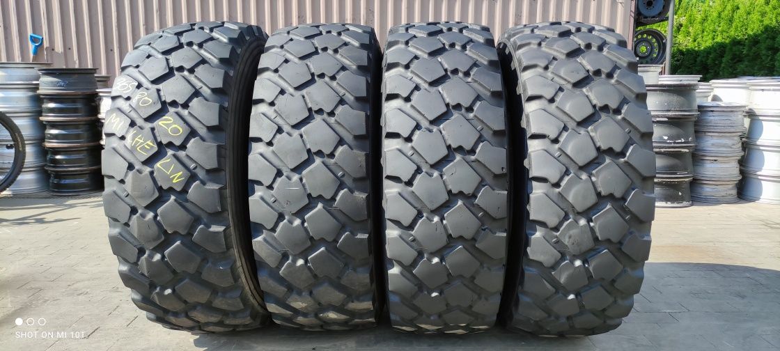 365/80R20  Michelin X