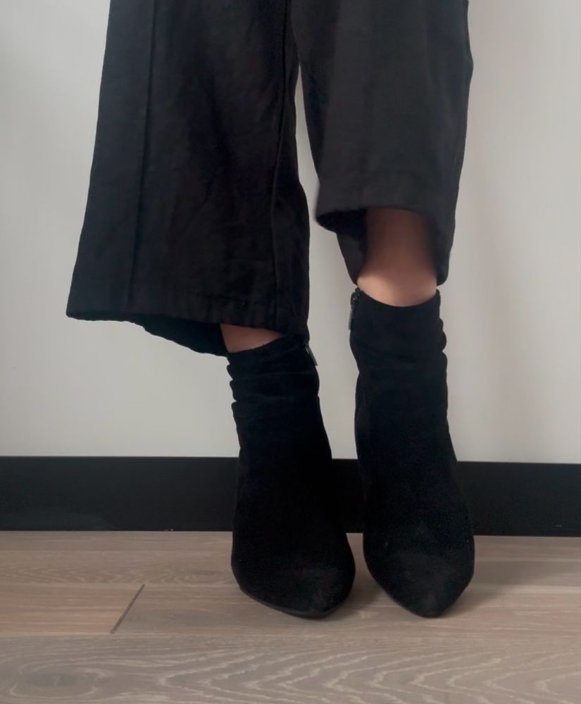 czarne botki na obcasie zamszowe  buty na obcasie deezee