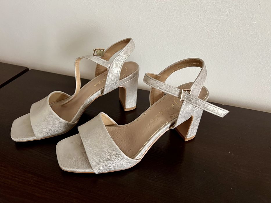 Sandałki na słupku 38 kolor złoty/perłowy