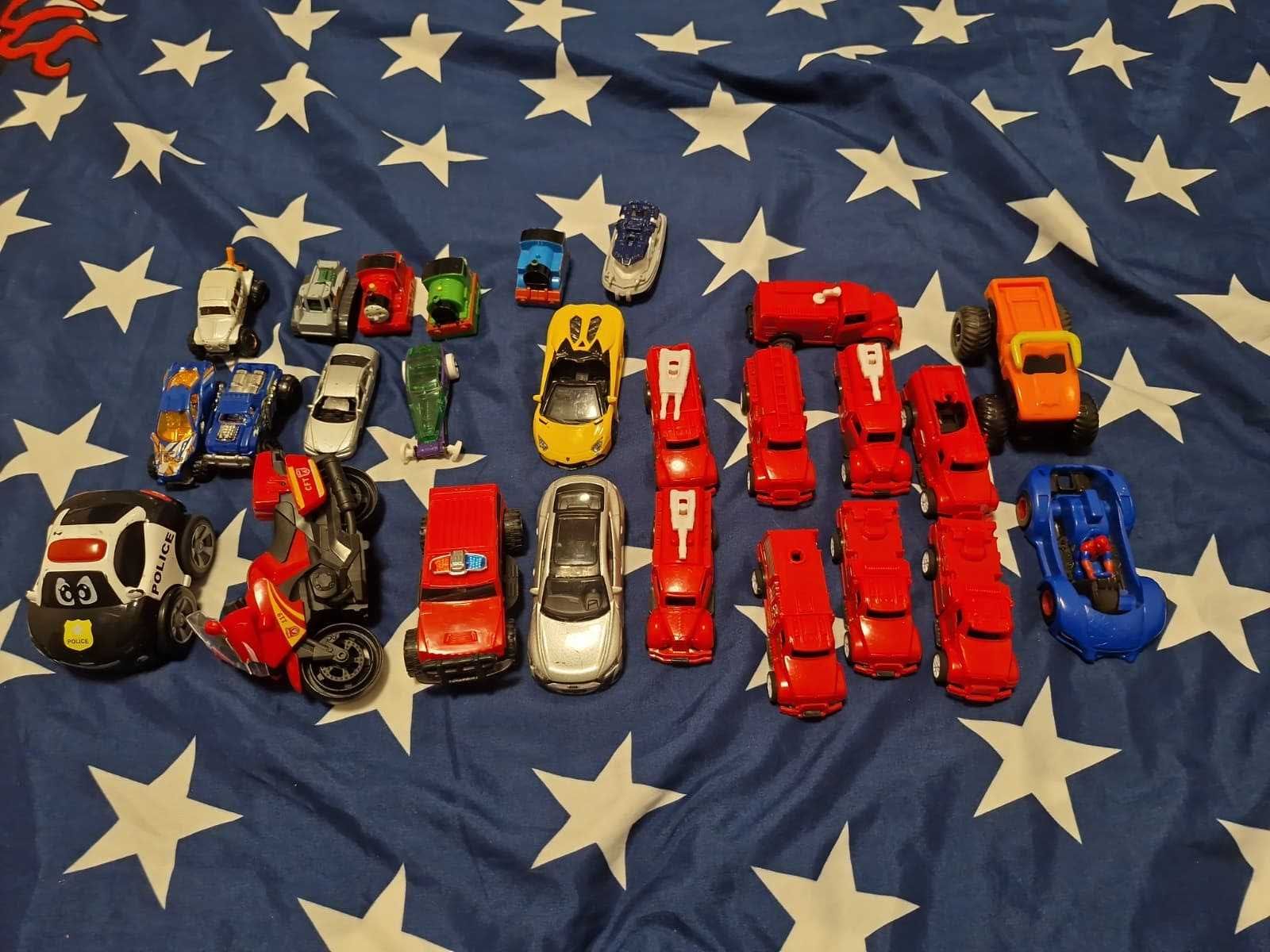 Lote de 26 carrinhos – alguns inteiros, outros para peças