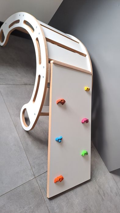 Bujak drewniany montessori plus ścianka wspinaczkowa
