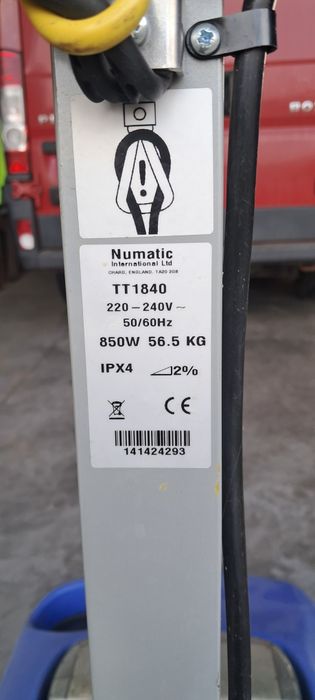 Maszyna do mycia podłóg Numatic TT 1840