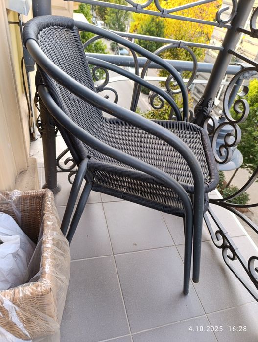 Dwa krzesła ogrodowe