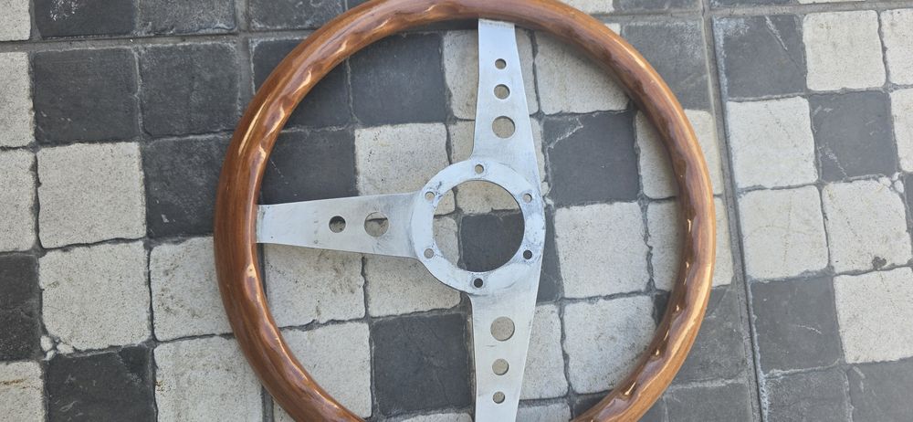 Volante de madeira de marca personal vintage