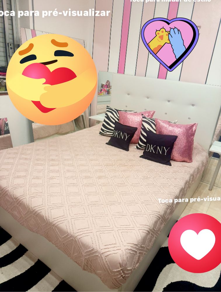 Vendo mesa de vidro duplo preta com madeira  e cama  em couro braco