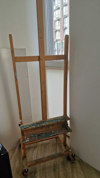 Продам мольберт студийный универсальный для больших полотен б/у 1600гр