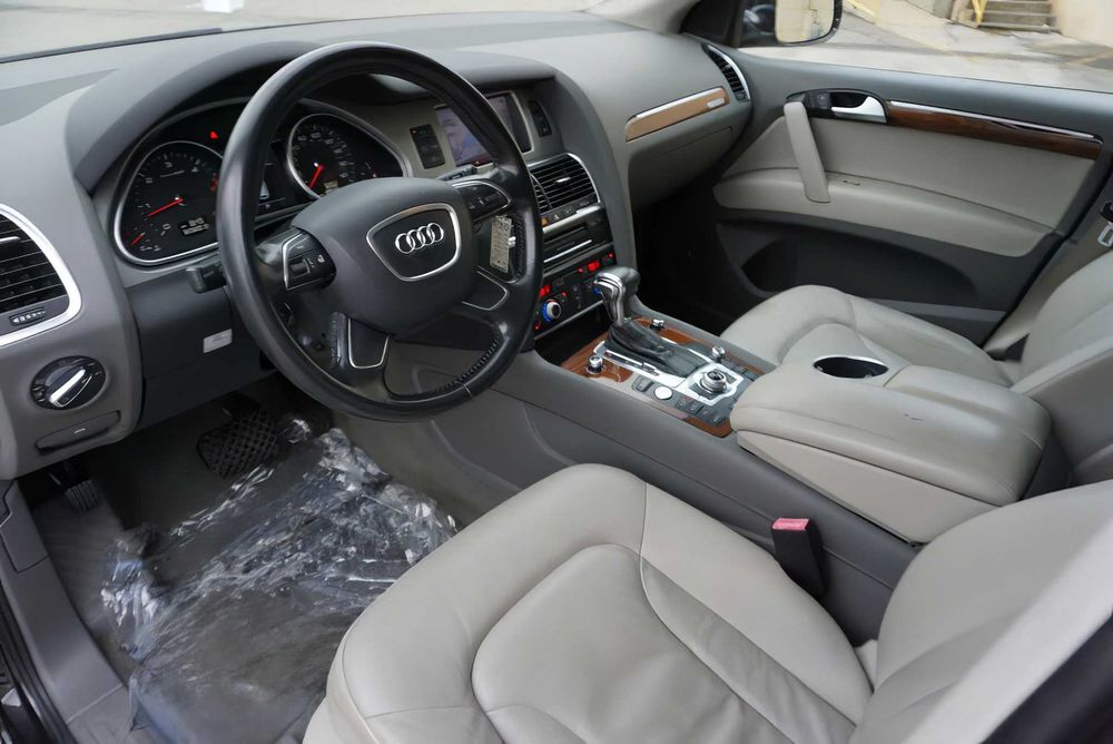 Audi Q7      2015