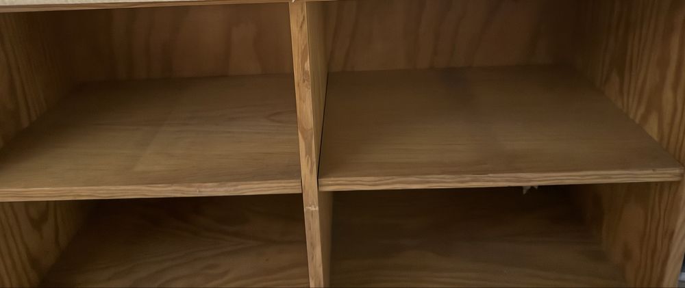 Movel 4 cubos madeira e movel alto em pinho bom estado