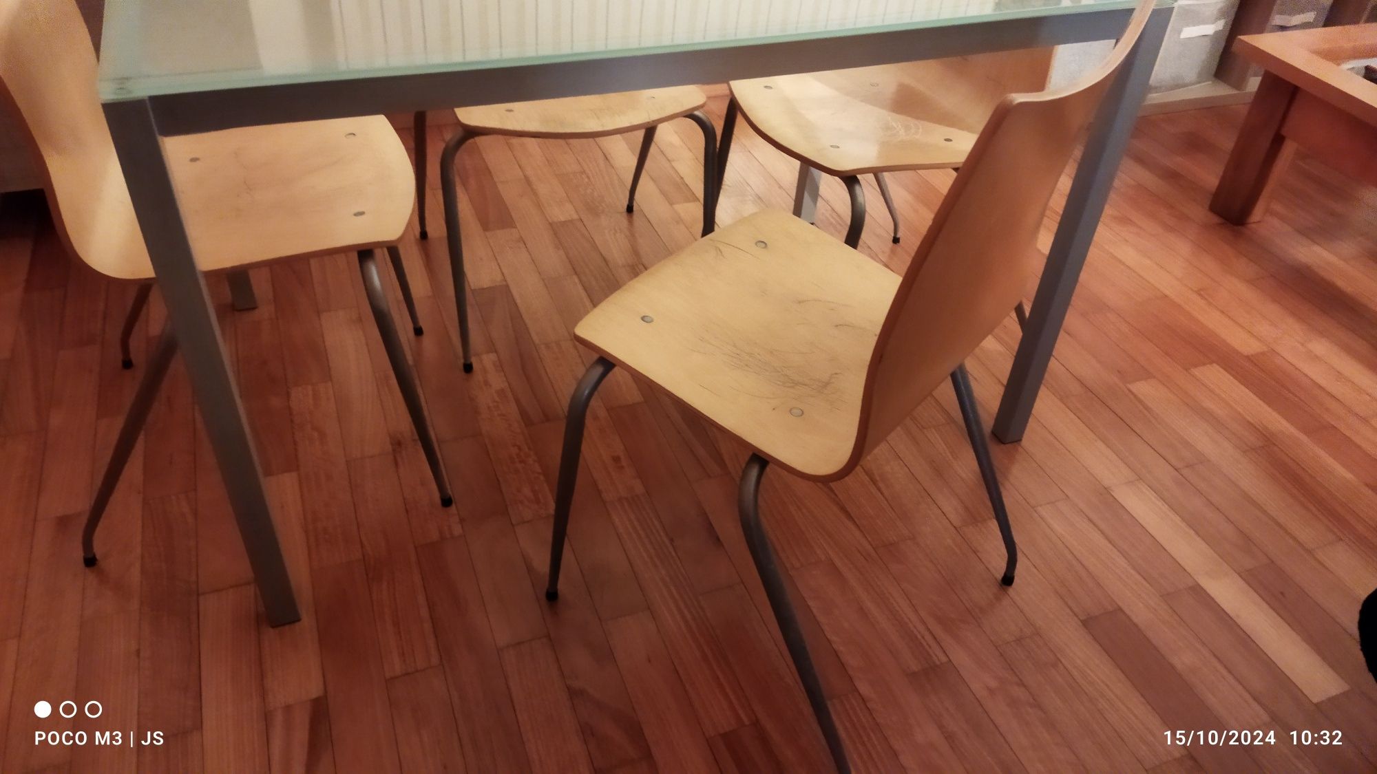 Mesa de cozinha com 4 cadeiras
