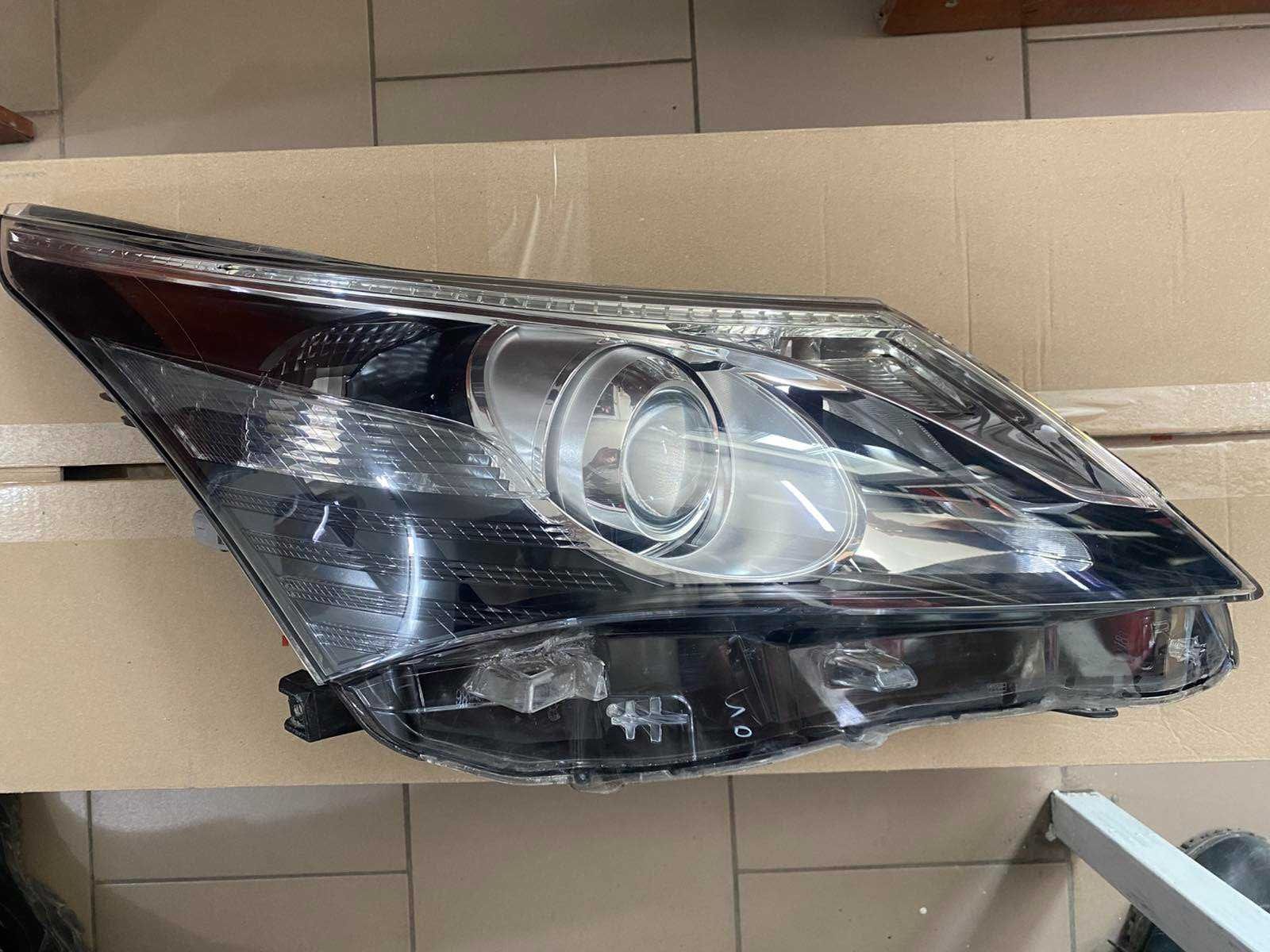 10000-17685 - Toyota avensis Фара права .