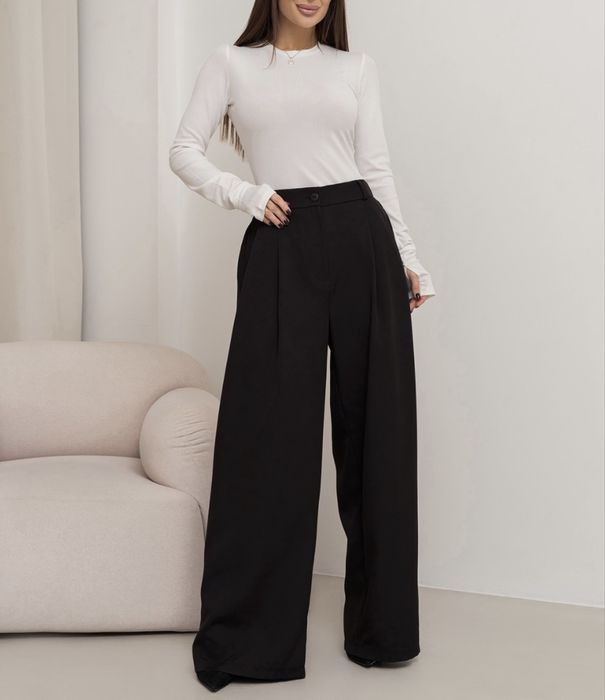 Чорні прямі брюки палацо зі збірками