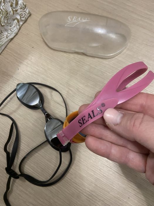 Продам окуляри для плавання.