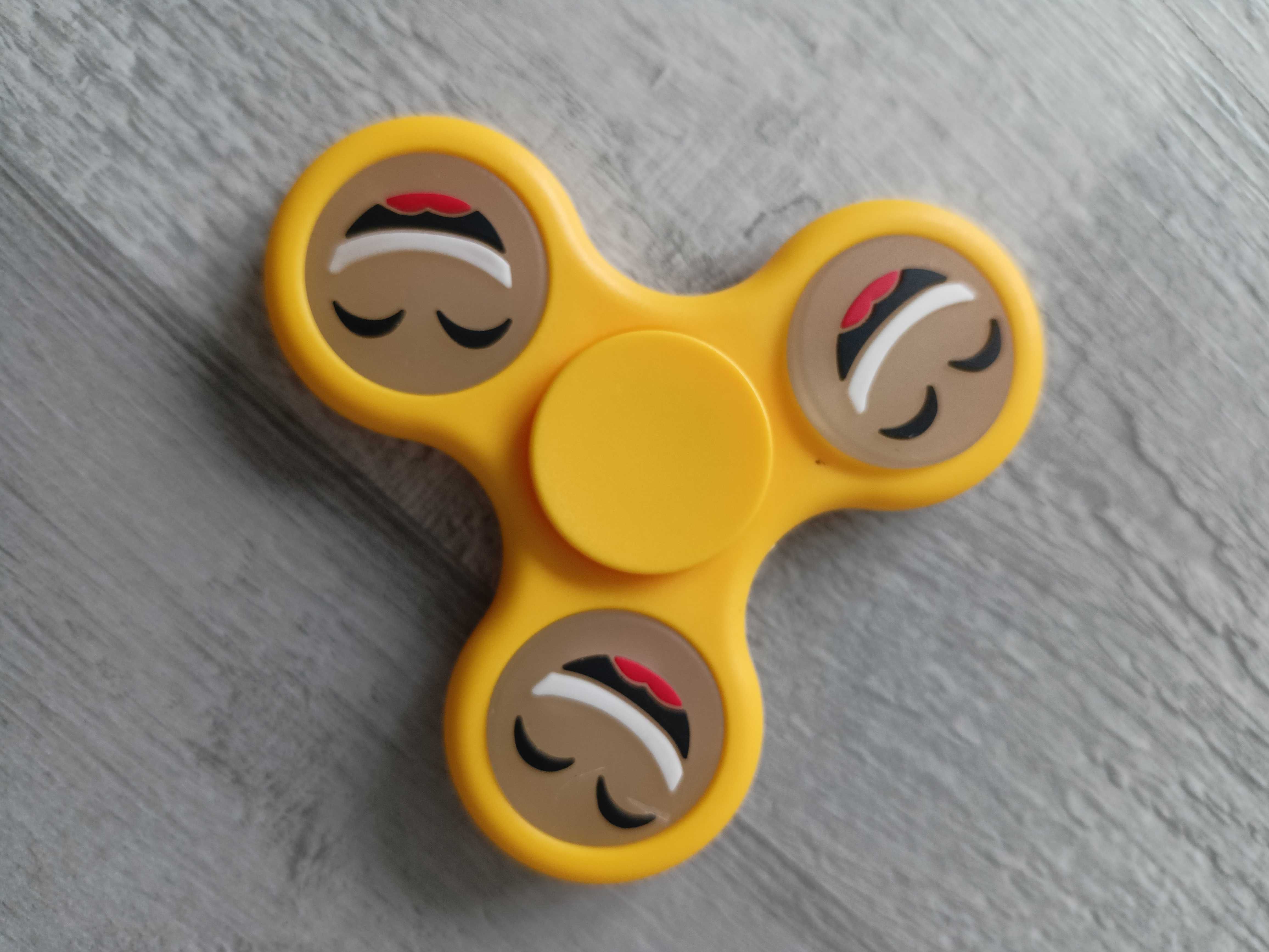 Fidget spinner zabawka buźka świecąca