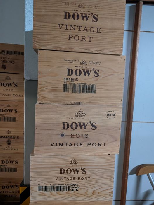 Caixas de vinho vintage giras para decoração e arrumação