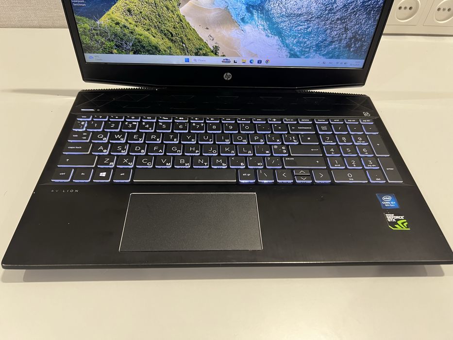 Игровой HP Gaming 15-cx0599 - 15" FHD/i5-8300H/  16Gb/SSD 256/GTX 1050