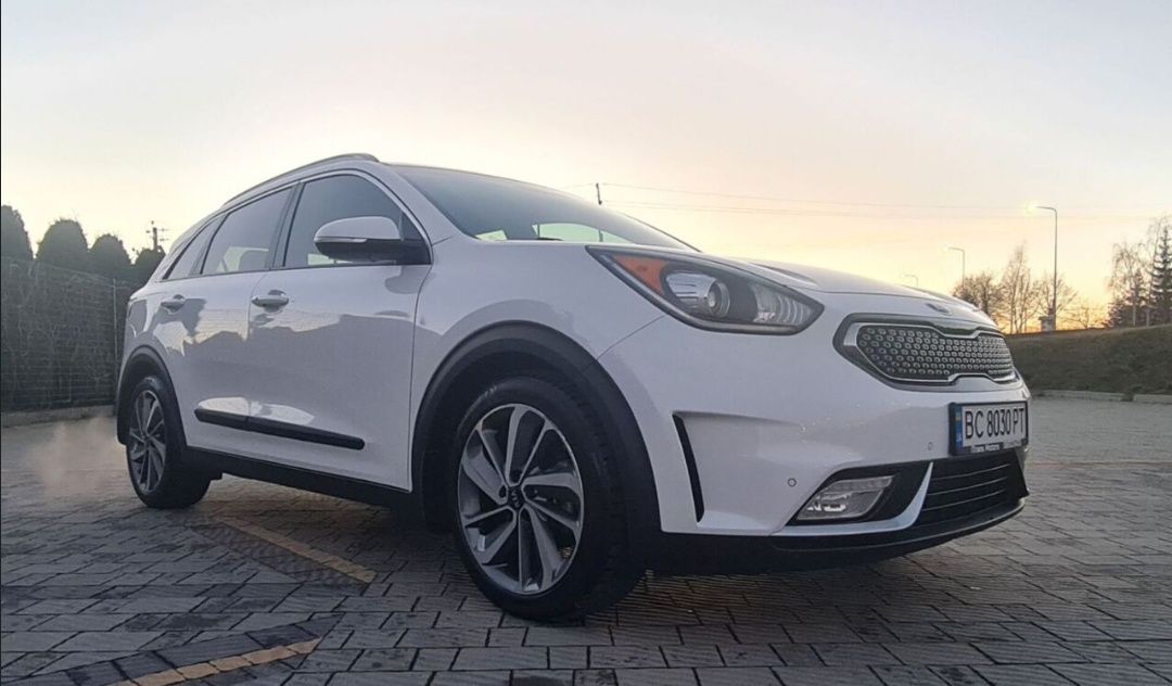 Kia Niro гібрид максимальна комплектація