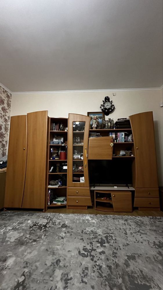 Продаю сервант в чудовому стані