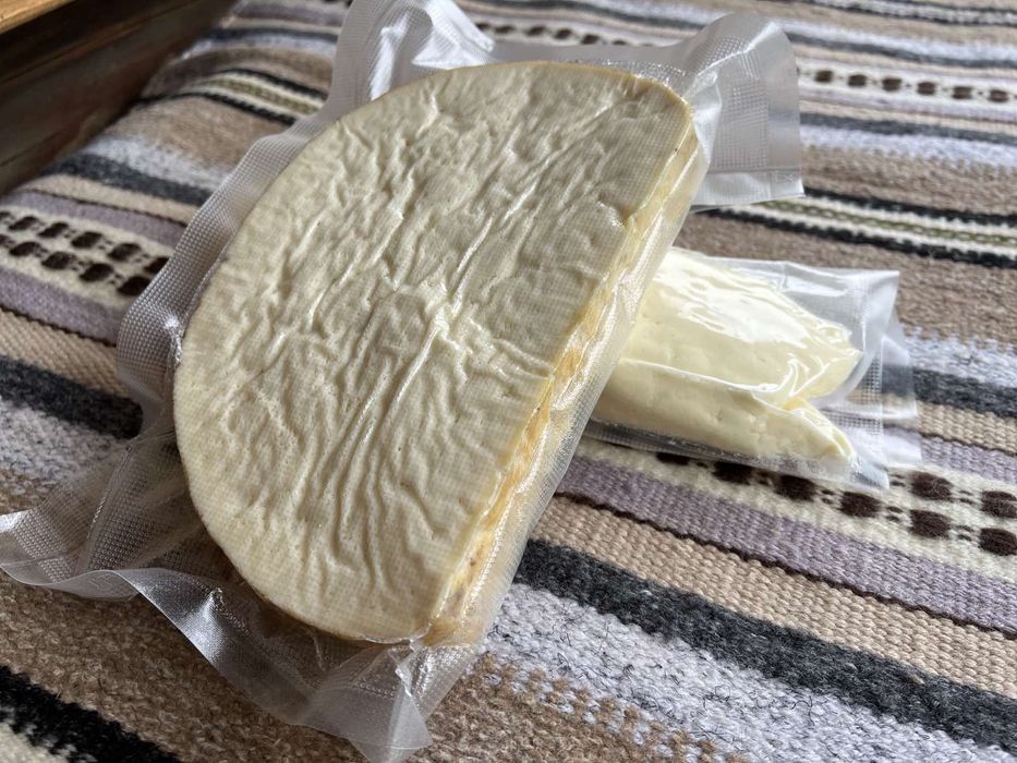 Натуральні сири.Гуцульський Карпатський будз та бринза