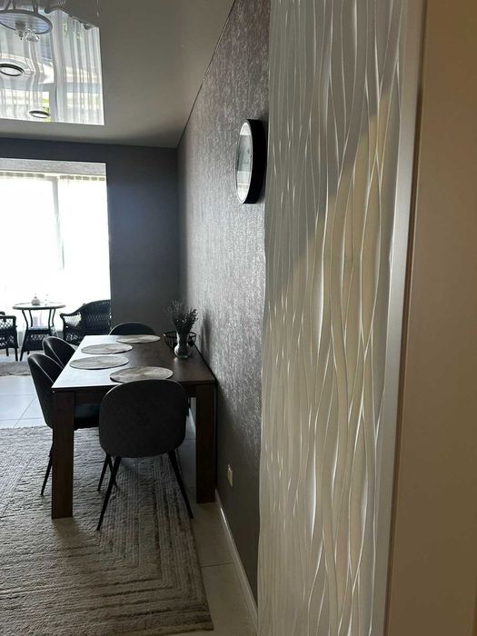 Продаємо 2км з виглядом на Озеро ,Преміум клас, меблі техніку залишаєм