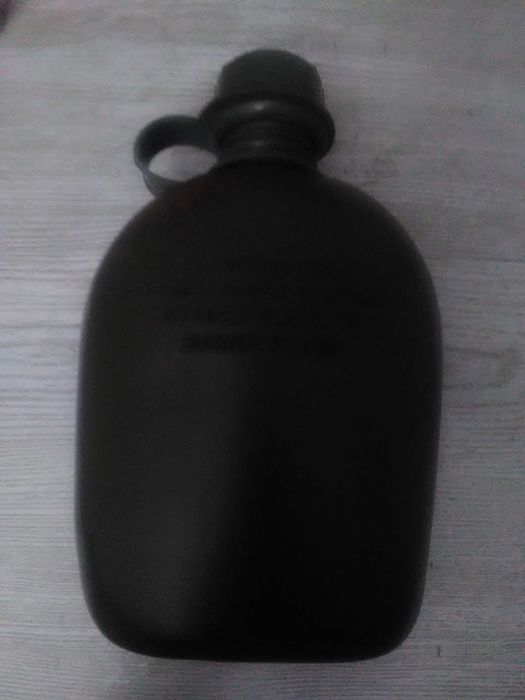 Cantil militar com bolsa térmica