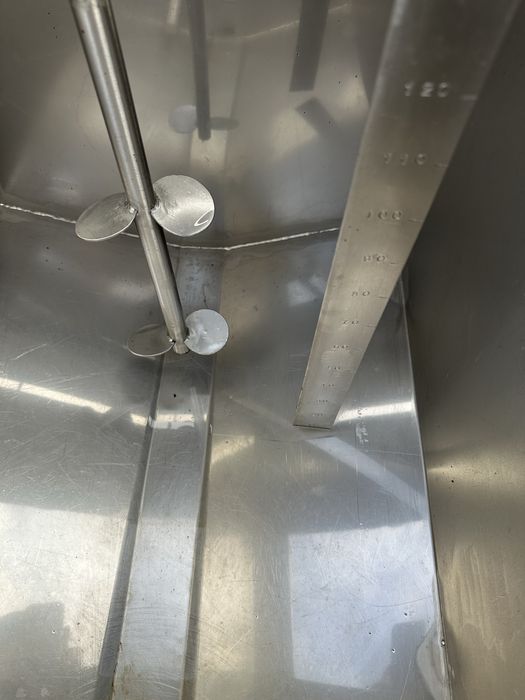 Carro misturador/distribuidor leite para vitelos