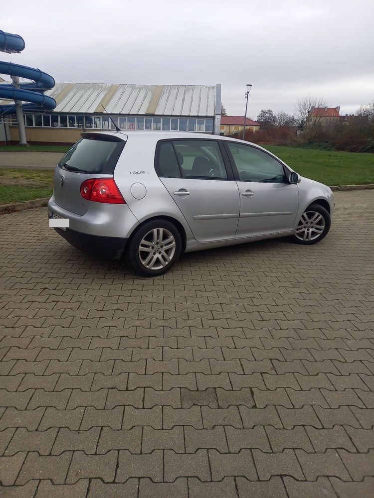 VW GOLF V 1.6 benz + LPG  2007r. 170000 tys km 5 drzwi