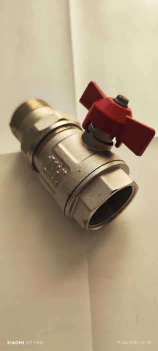 Zawór kulowy ze śrubunkiem DN 32 11/4'