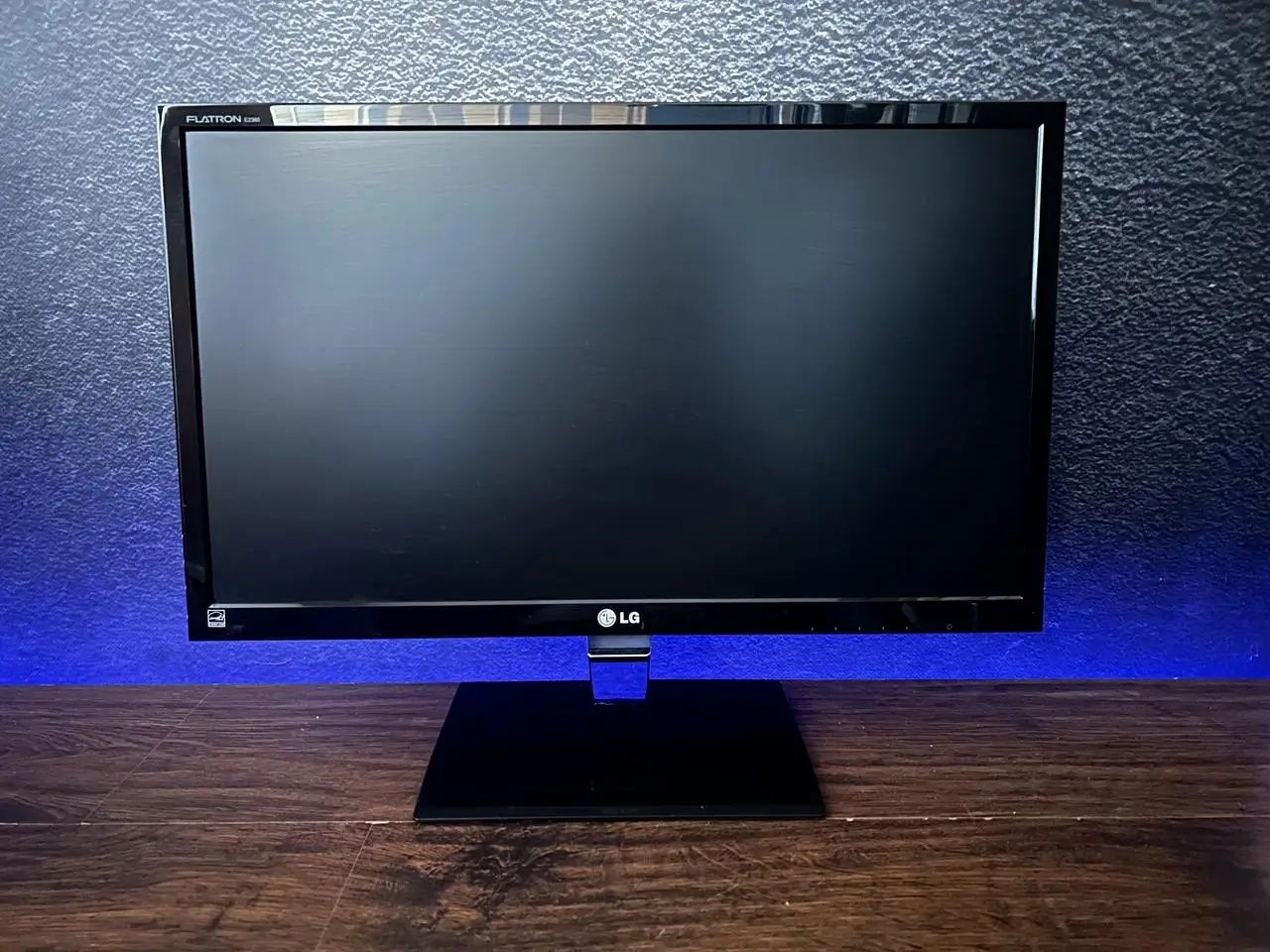 LG E2360 23" FullHD 1920x1080