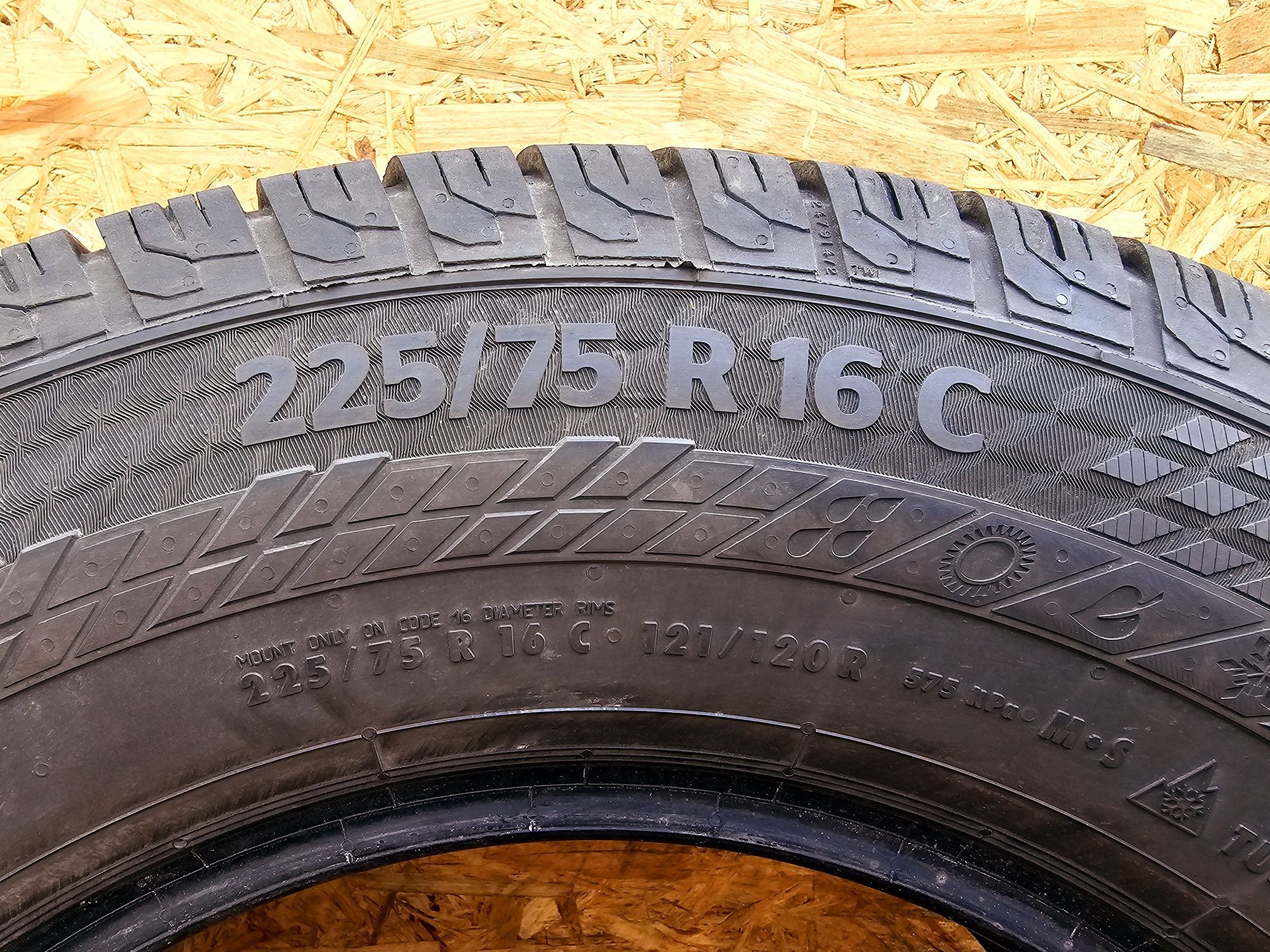 BDB Stan!!  7,5mm. 225/75 r16C Continetal VanContact 4Season. 22/23