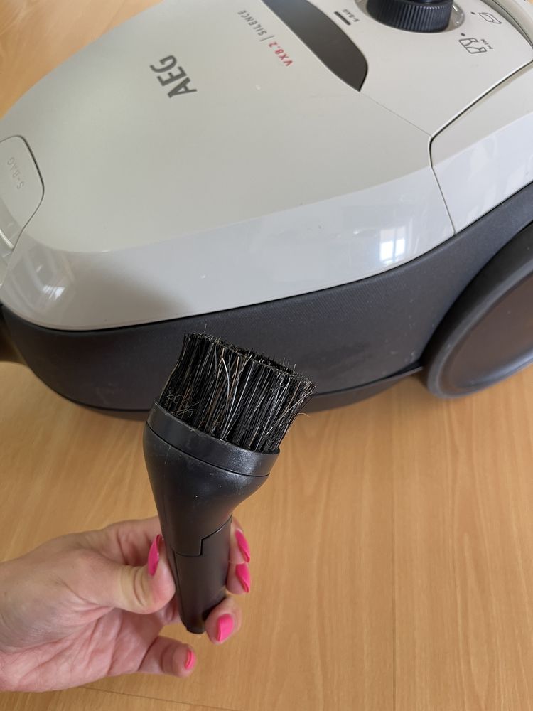 Aspirador AEG cinzento