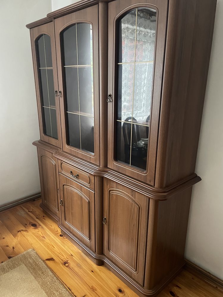 Stylowy zestaw mebli do salonu – klasyka, która robi wrażenie!