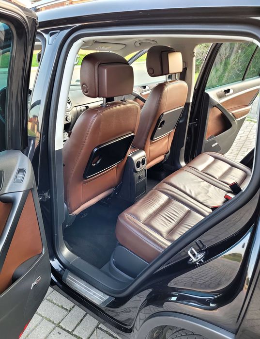 Volkswagen Tiguan      2015