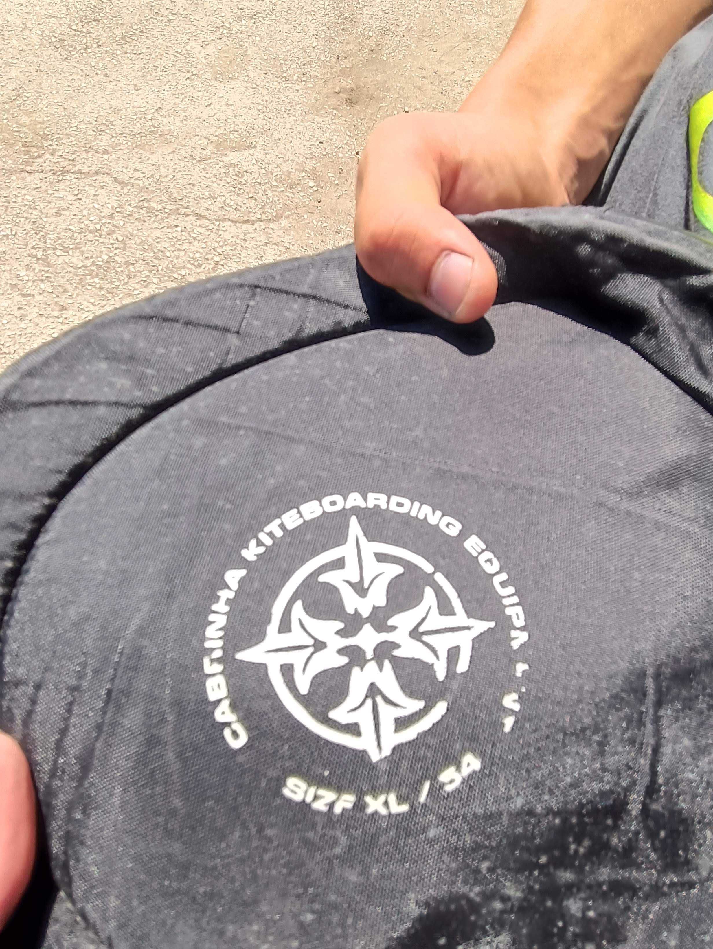 Vende-se trapézio de kitesurf Cabrinha, tamanho XL, em bom estado.