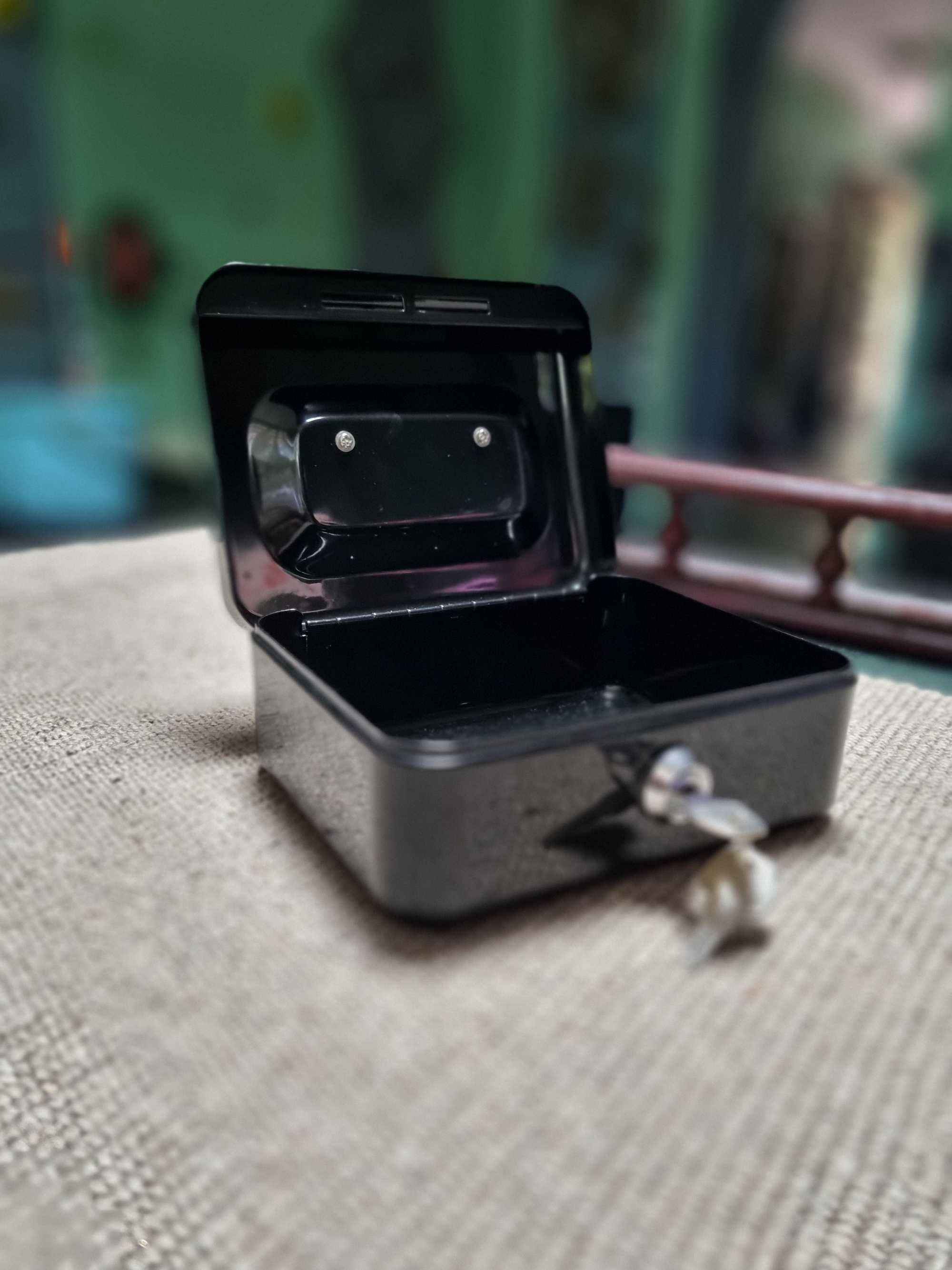 Продам офисные сейфы