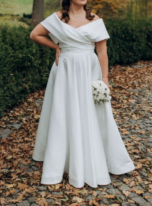 Весільна сукня 52 розмір атлас