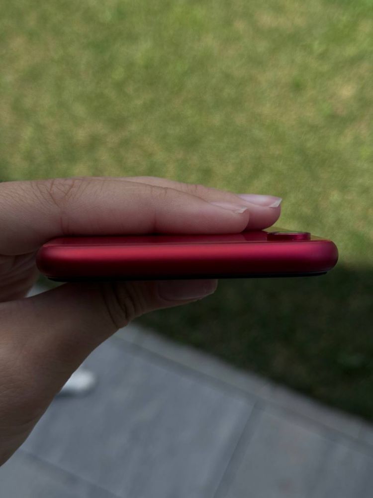 Продам iPhone XR Red