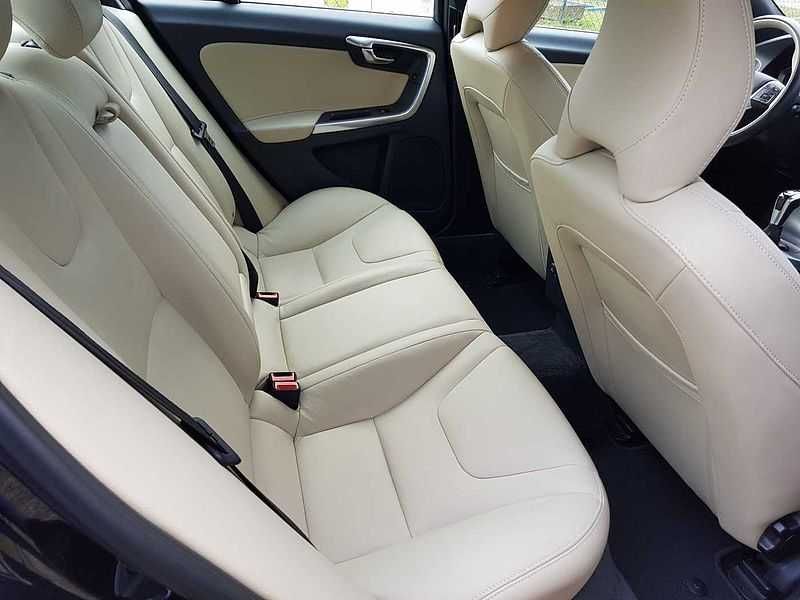 Volvo S60 II 2.0 D4 Drive-E Momentum