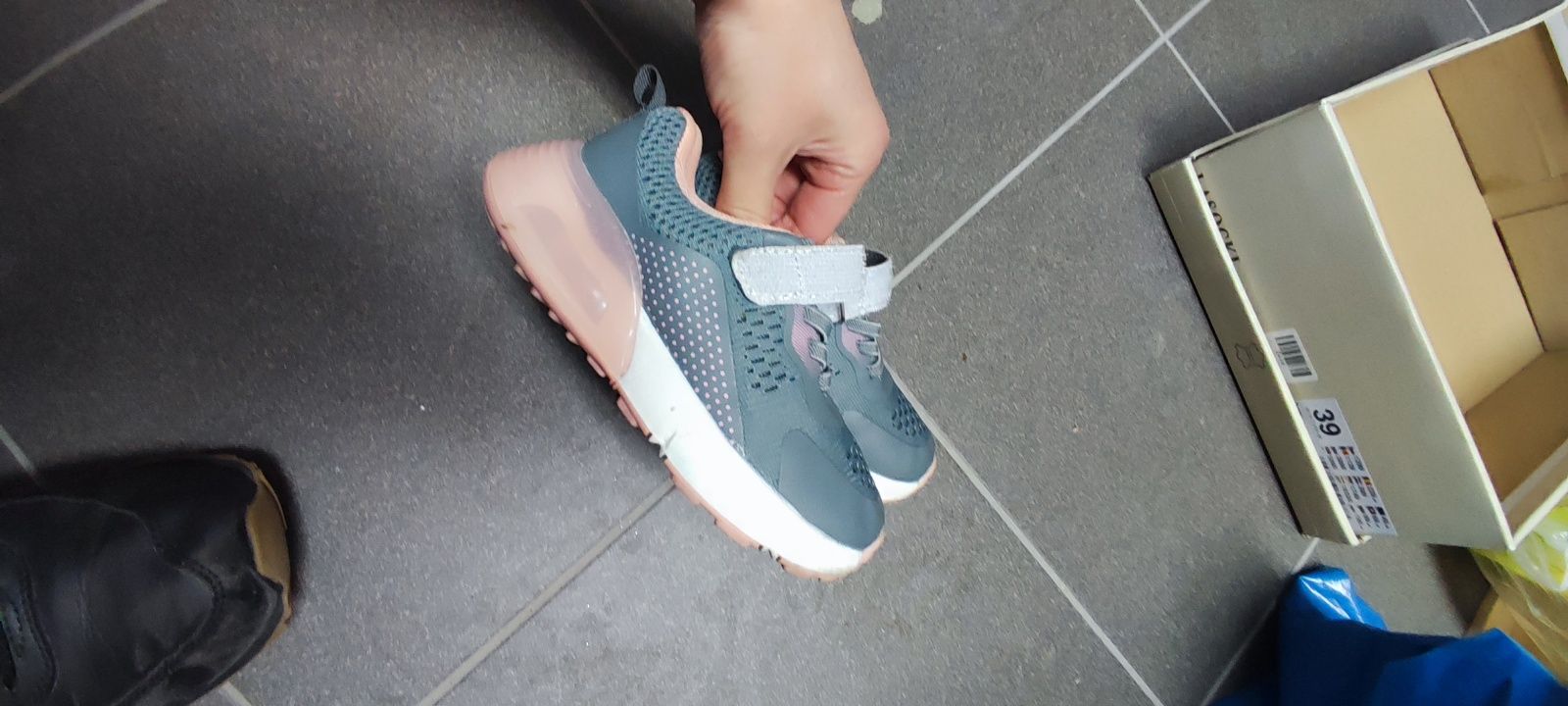 Buty sportowe rozmiar 24-25