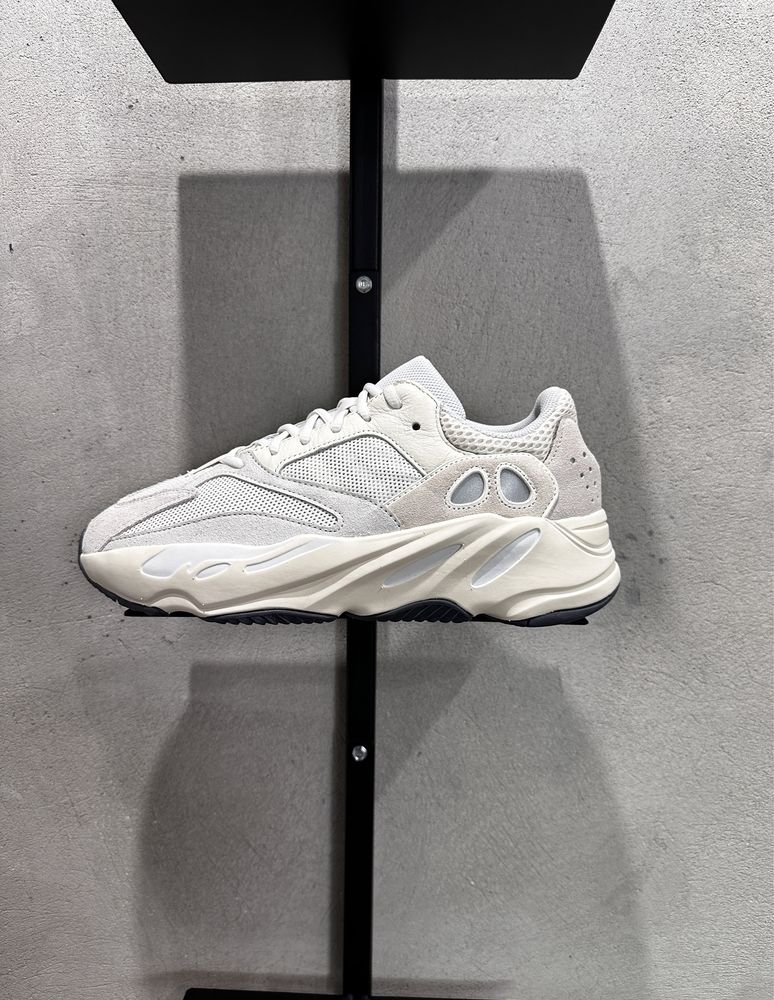 Adidas Yeezy Boost 700 оригінал 44 р