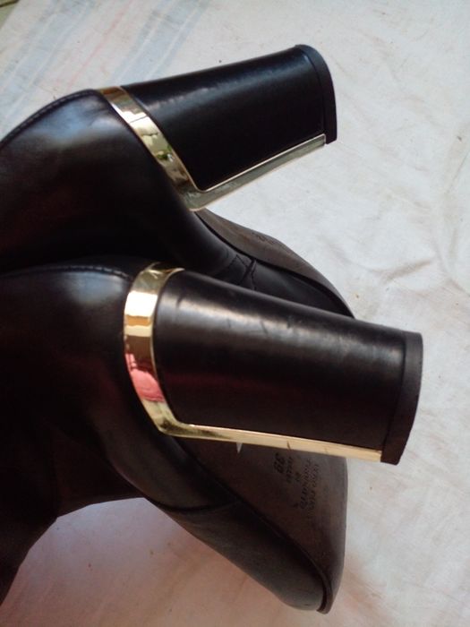 Шкіряні чоботи  39 р