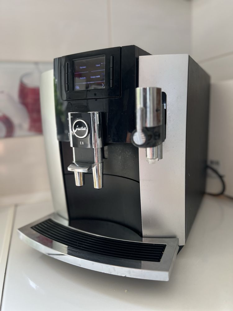 Ekspres do kawy Jura E8 dark Inox
