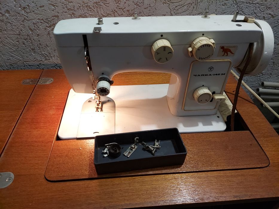 Швейна машинка Чайка 142м