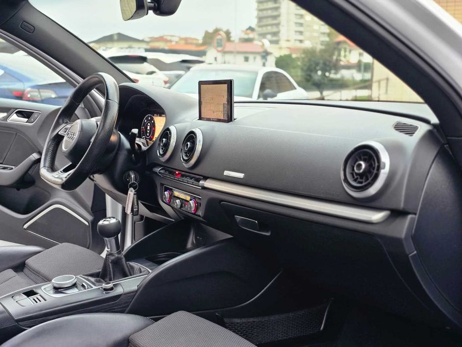 AUDI A3 LIMOUSINE FACELIFT S LINE PLUS 1.6TDI 110CV "LOOK RS3"