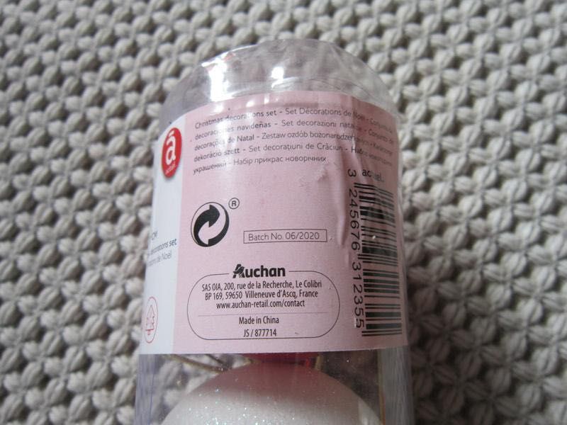 Ялинкові іграшки прикраси гирлянди ялинкові прикраси